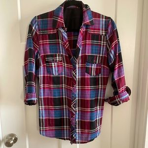 Women’s flannel snap closure shirt